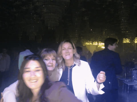 1902605