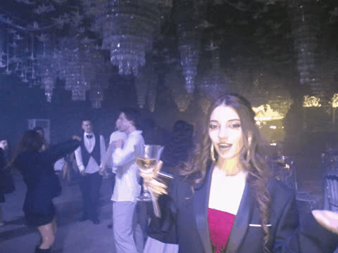 1902692