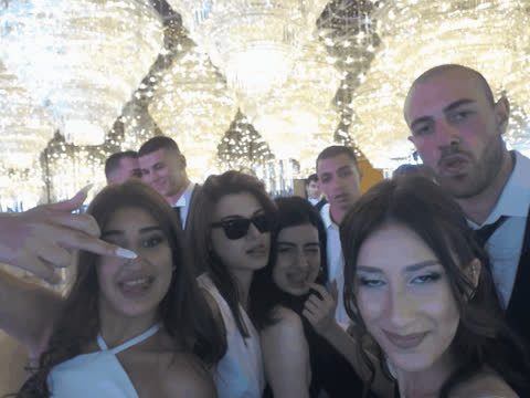 1901605