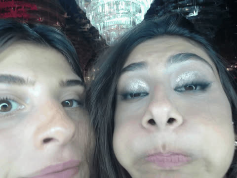 1902158