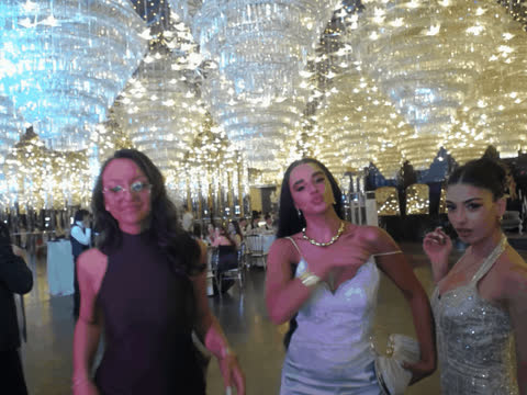 1902868