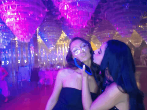 1903094