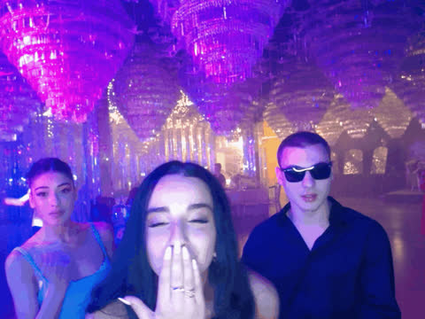 1903047