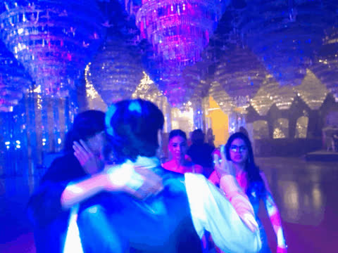 1903100