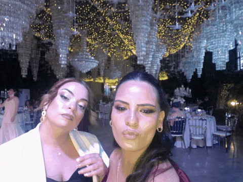 1904086