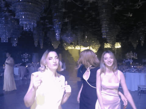 1904281