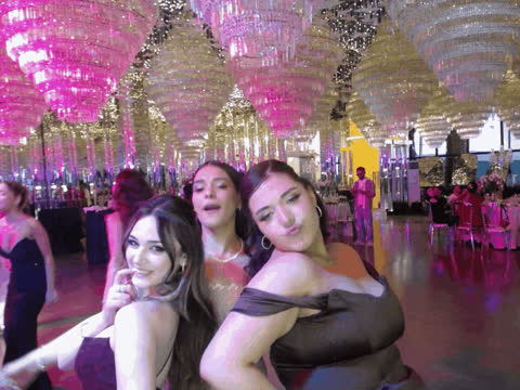 1903162