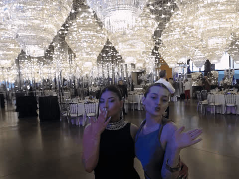 1902910