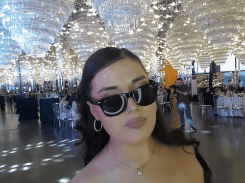 1903084