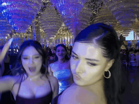1903163