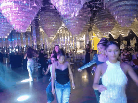 1903272