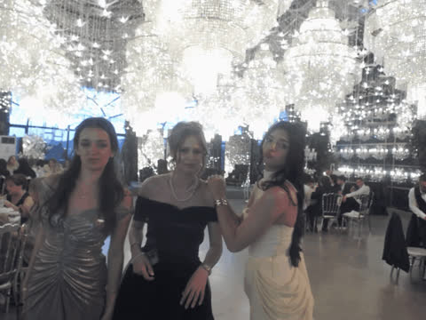 1903087
