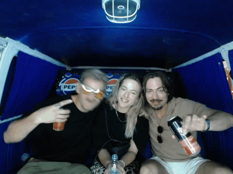 1904529