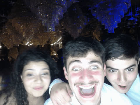 1905469