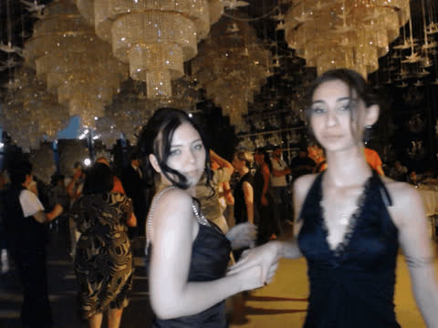 1905400
