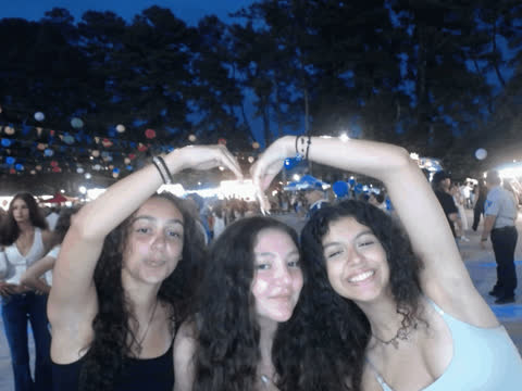 1907077