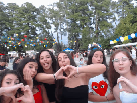 1906898