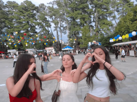 1906848
