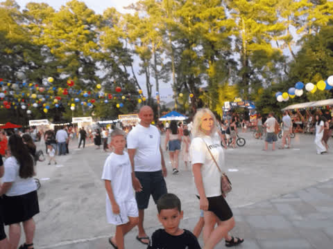 1906949