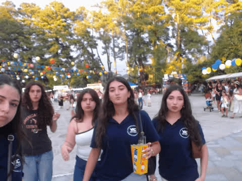 1906958