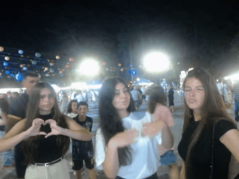 1907223