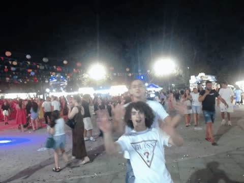 1907284