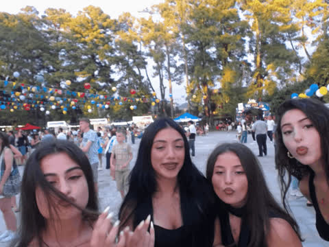 1906972