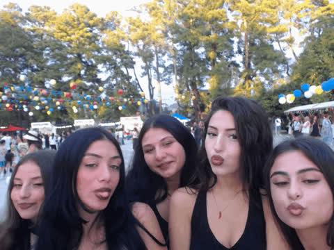 1906962