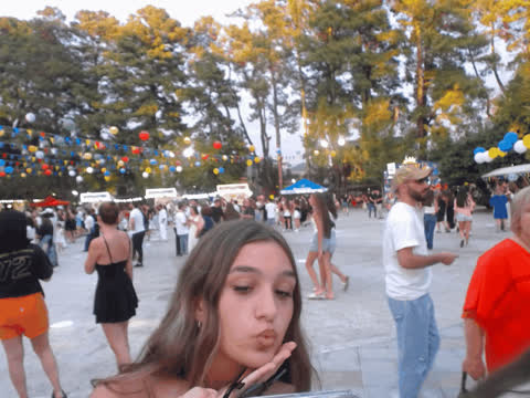 1906982