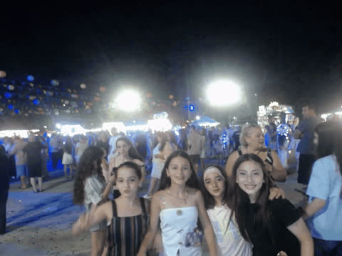 1907233