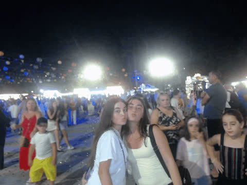 1907232