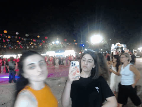 1907272