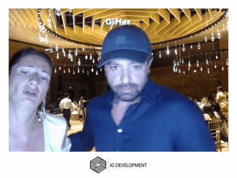 1907402
