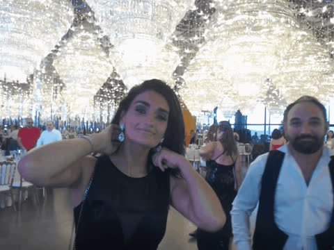 1908618